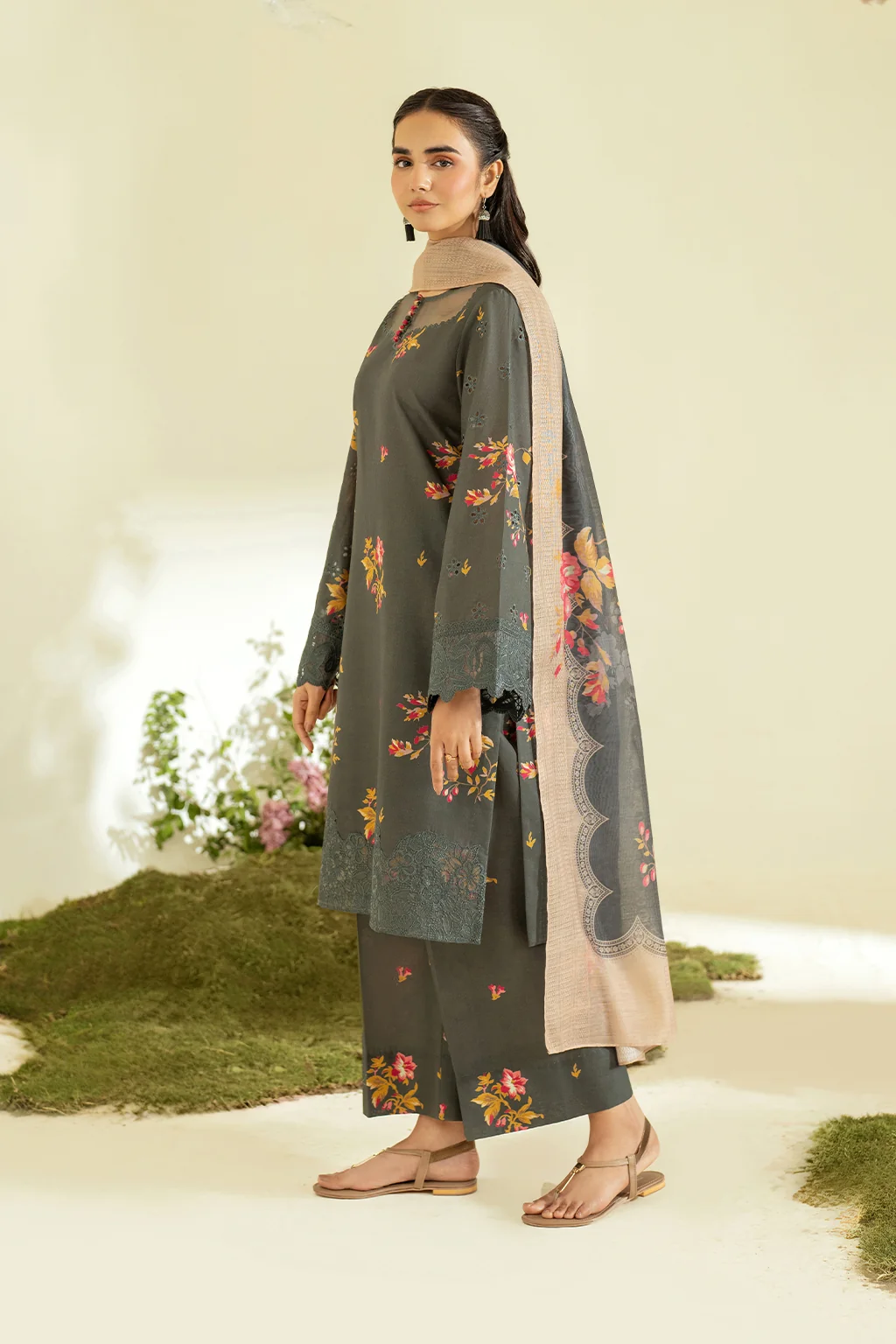 UE-452 Printed Lawn - Image 4