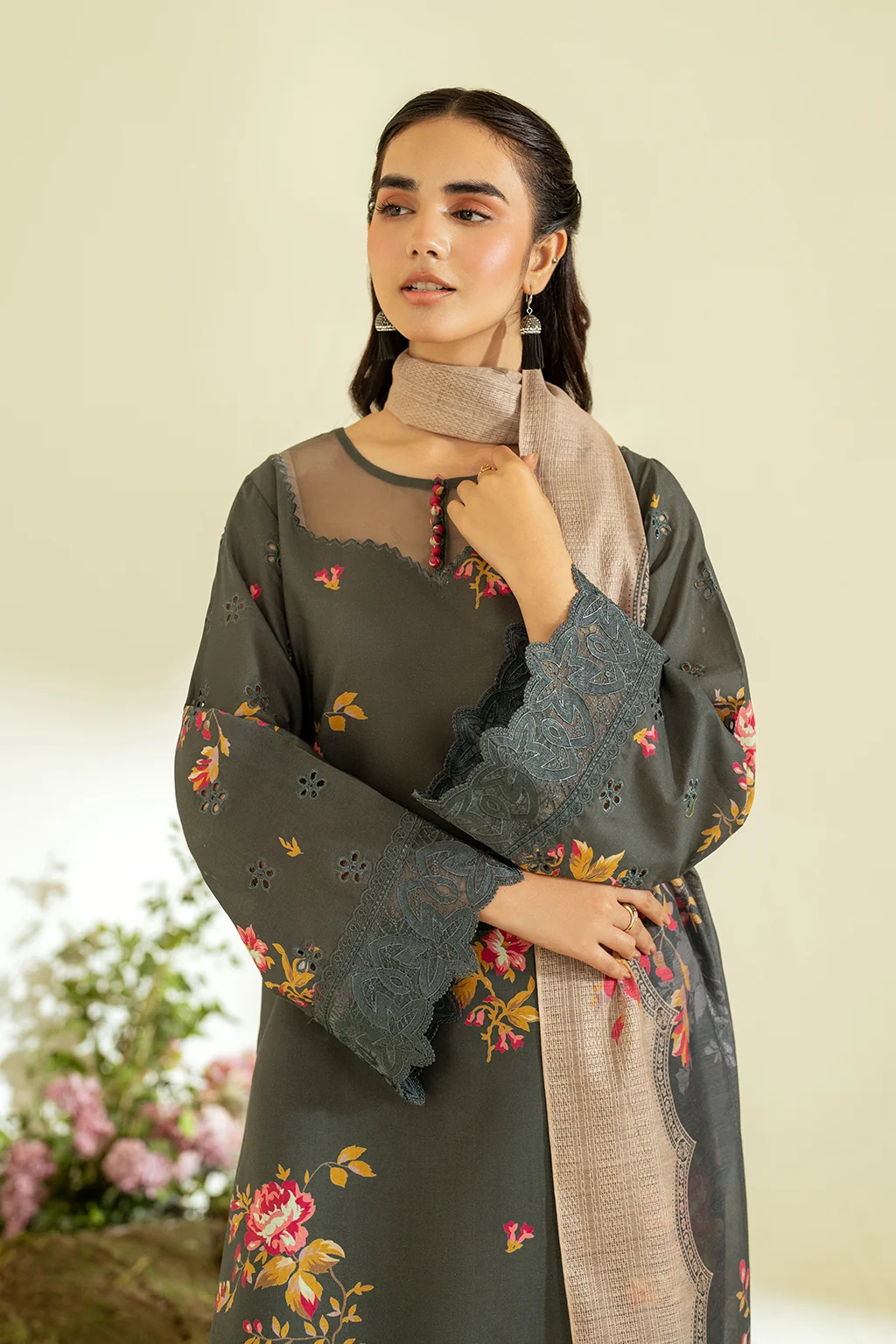 UE-452 Printed Lawn - Image 9