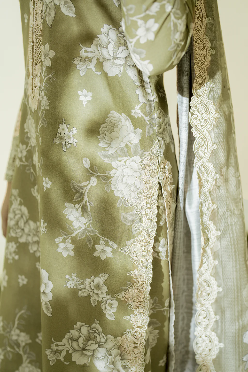 UE-454 Printed Lawn - Image 9