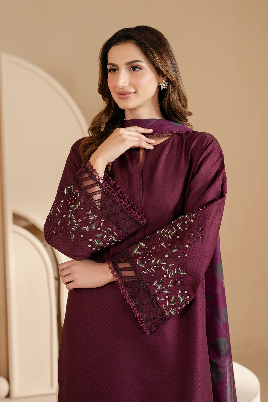 UE-463  Embroidered Lawn - Image 3