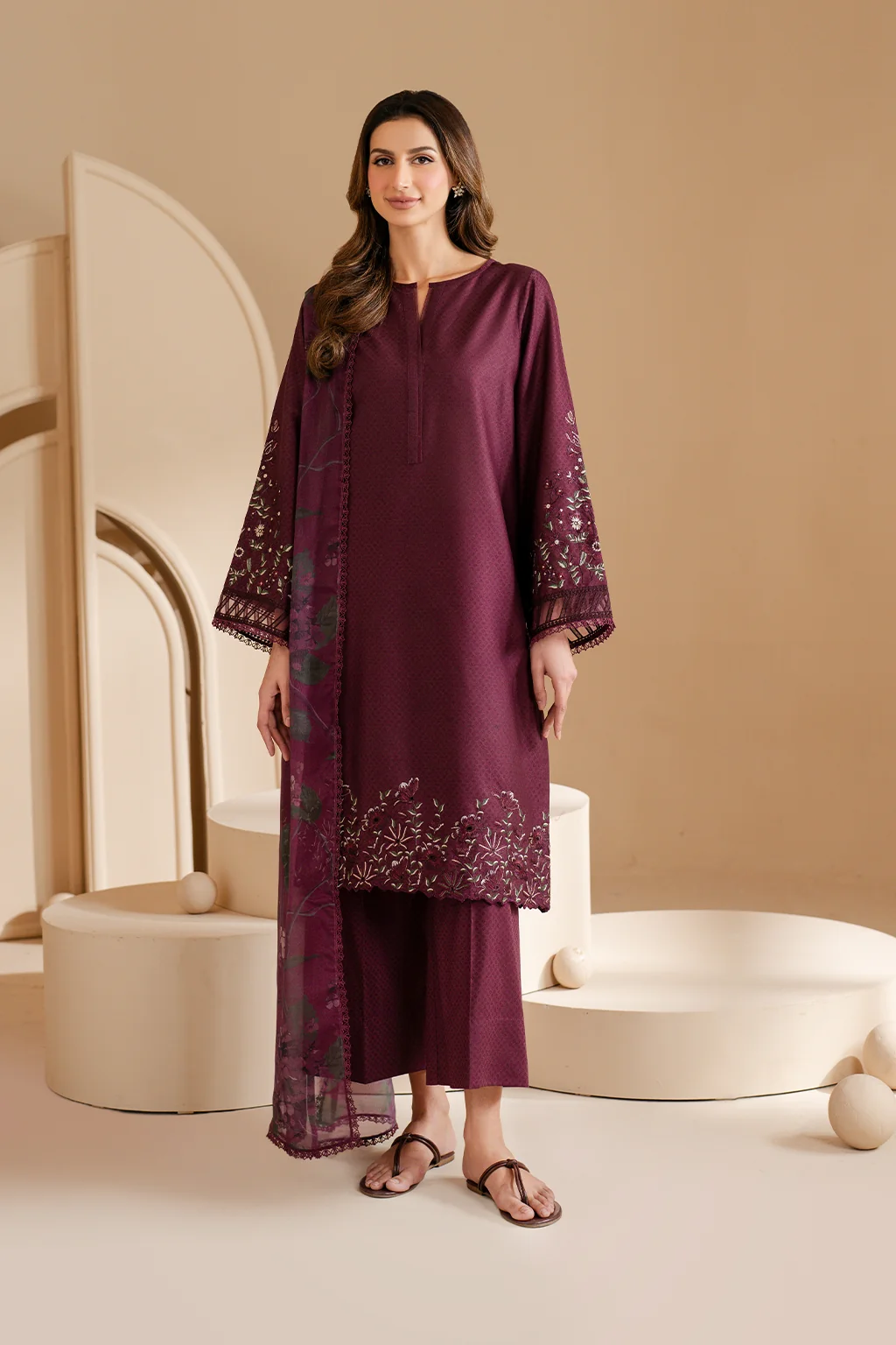 UE-463  Embroidered Lawn - Image 4