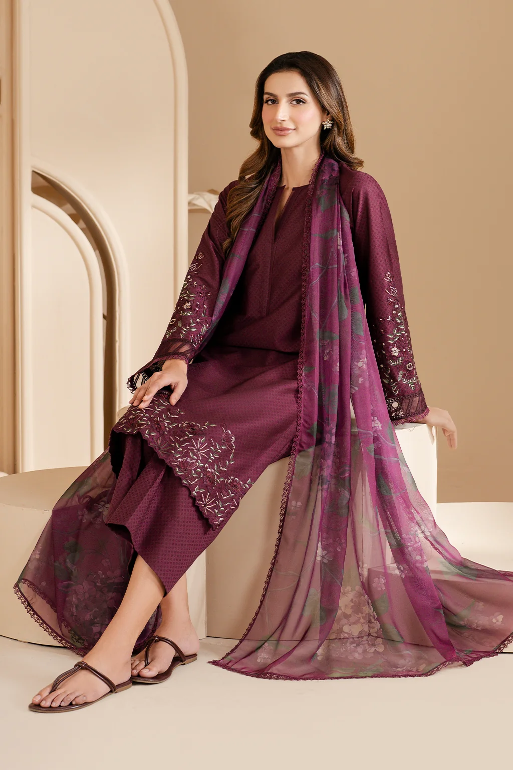 UE-463  Embroidered Lawn - Image 9