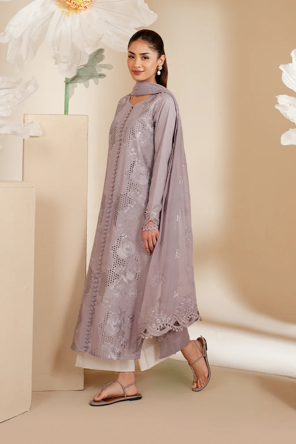UE-464  Embroidered Lawn - Image 6