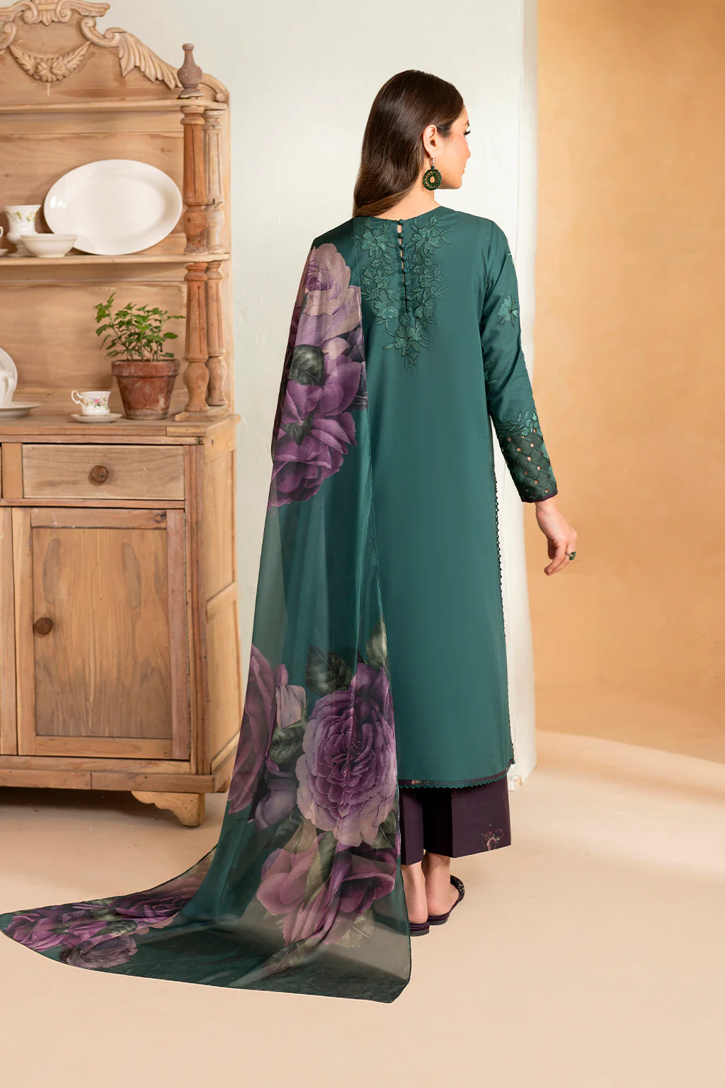 UE-468 Embroidered Lawn - Image 3