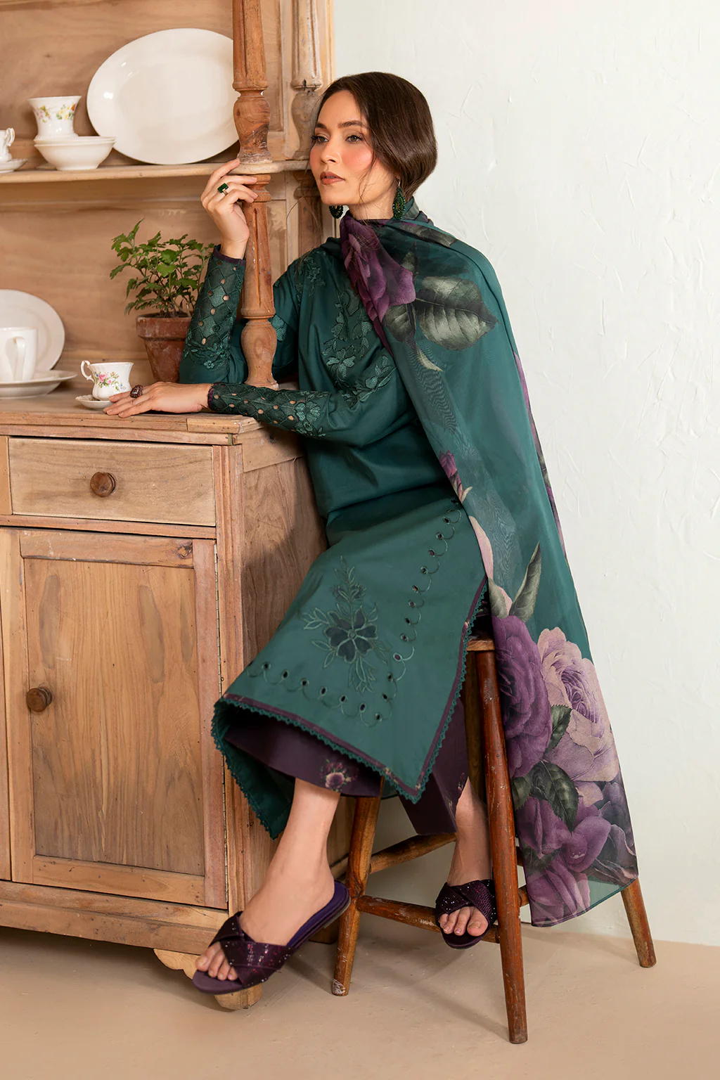 UE-468 Embroidered Lawn - Image 5