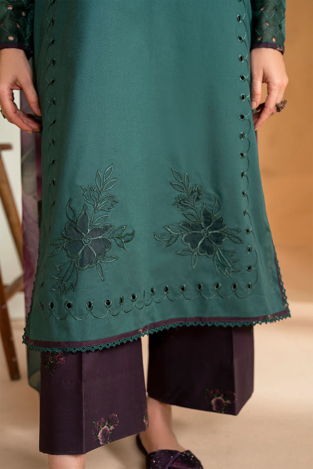 UE-468 Embroidered Lawn - Image 7