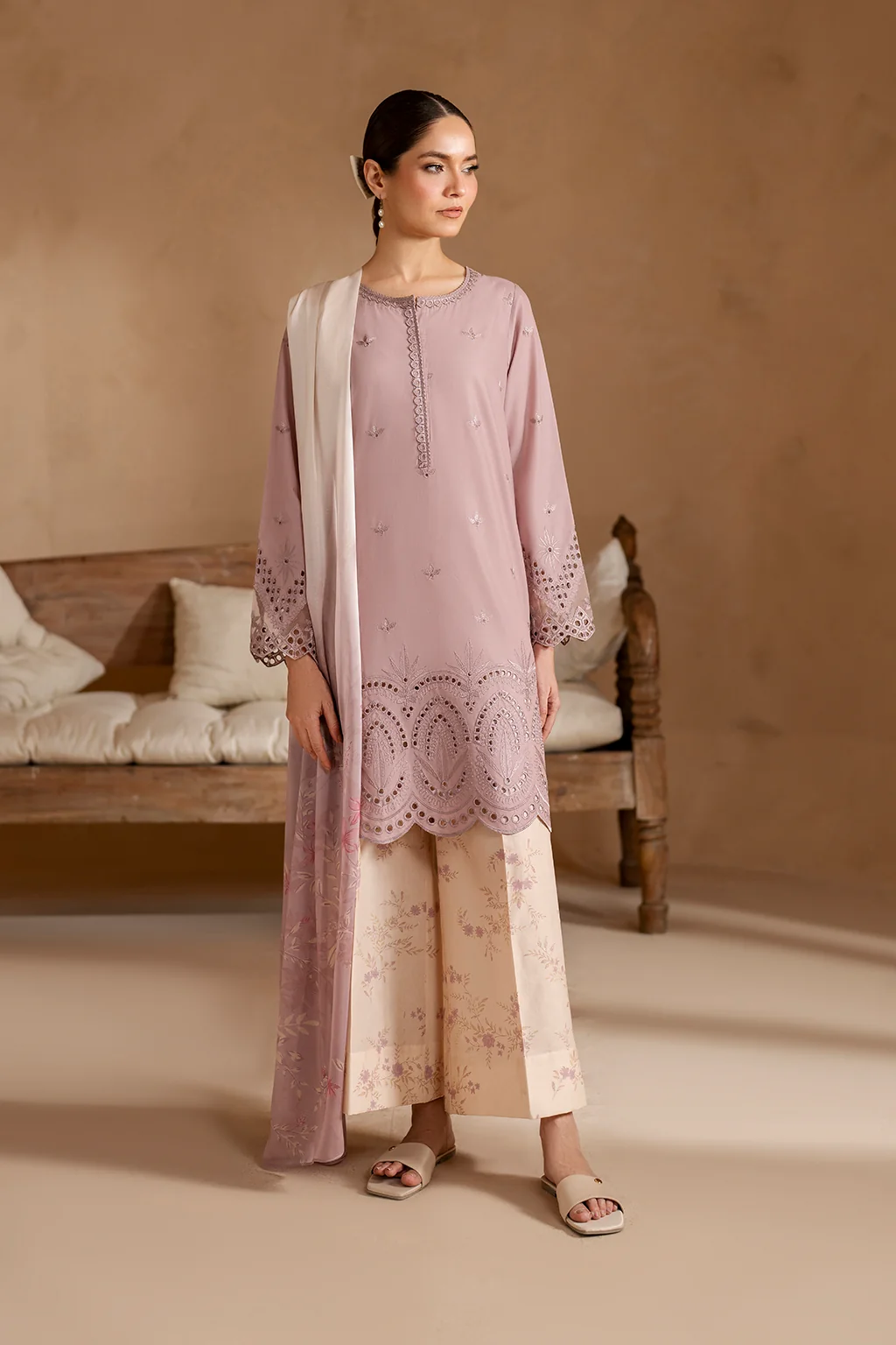 UE-470 Embroidered Lawn - Image 7