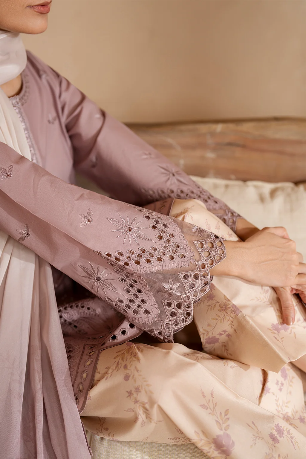 UE-470 Embroidered Lawn - Image 9