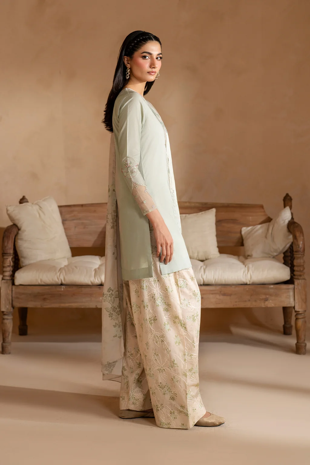 UE-472   Embroidered Lawn - Image 6