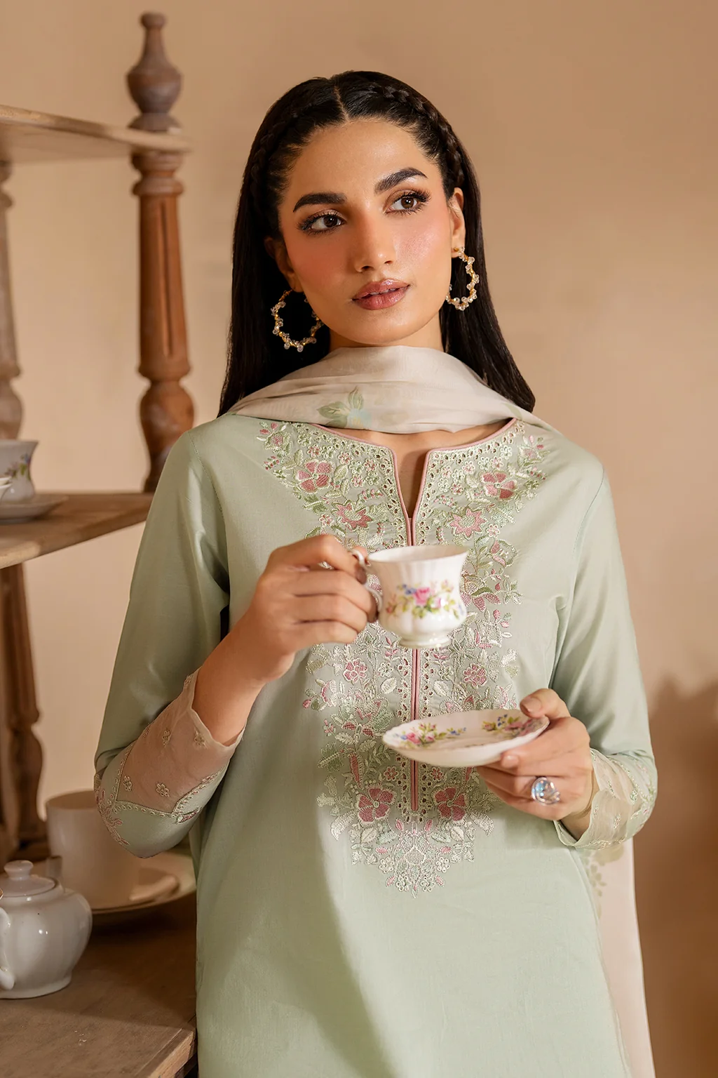 UE-472   Embroidered Lawn - Image 8