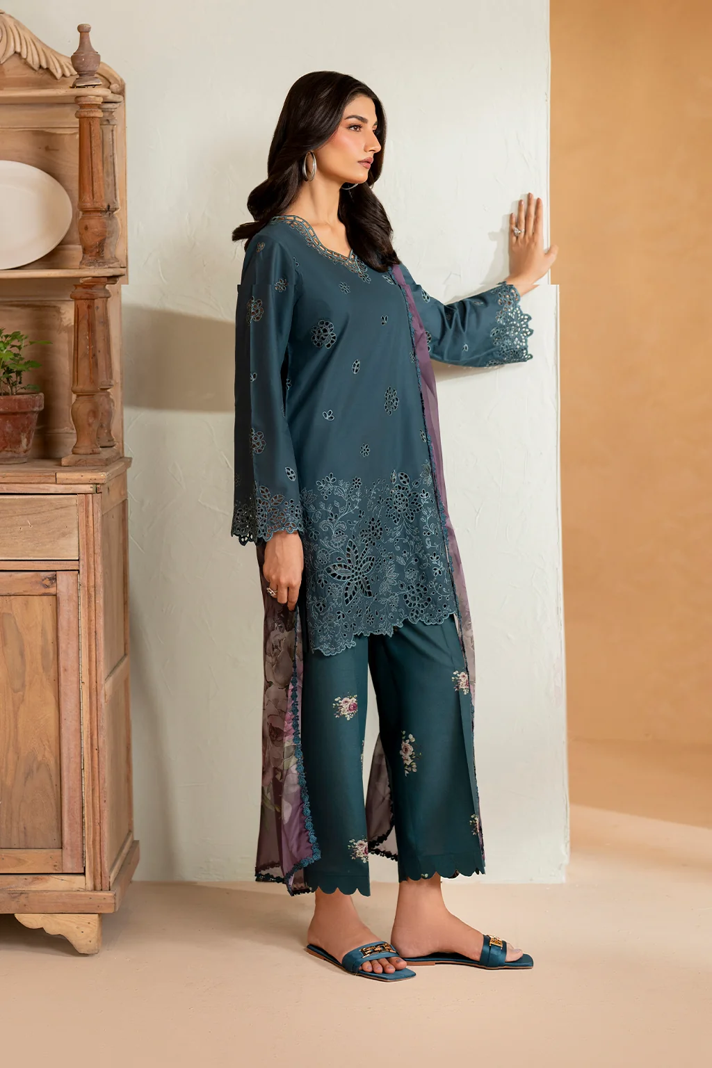 UE-474 Embroidered Lawn - Image 3