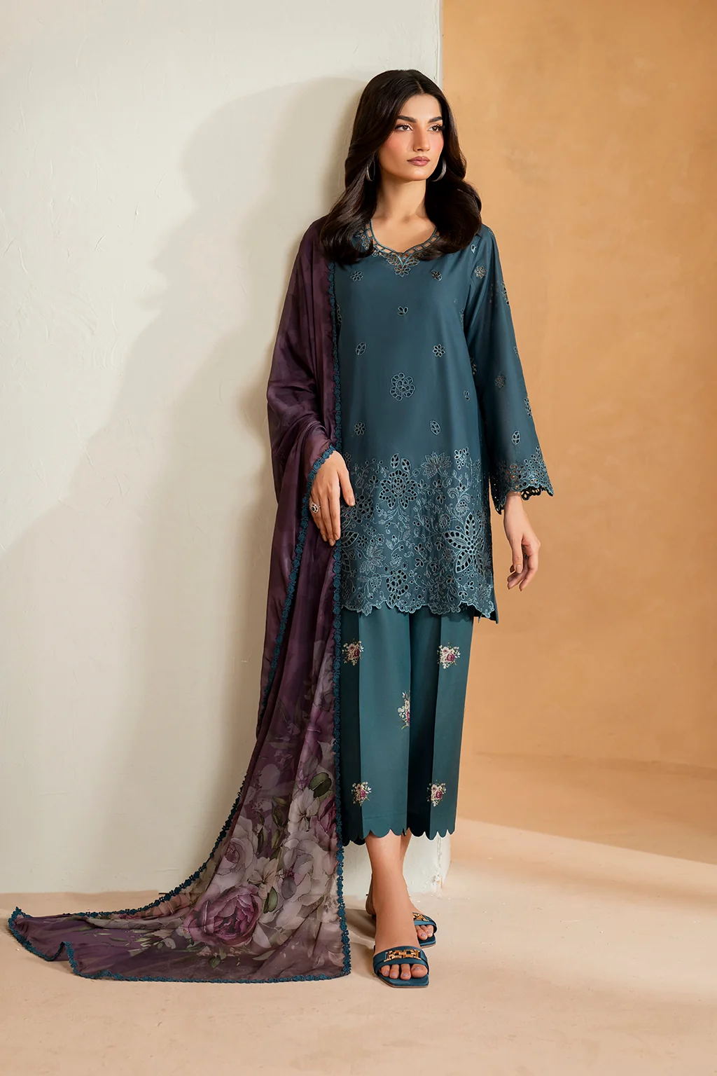 UE-474 Embroidered Lawn - Image 7