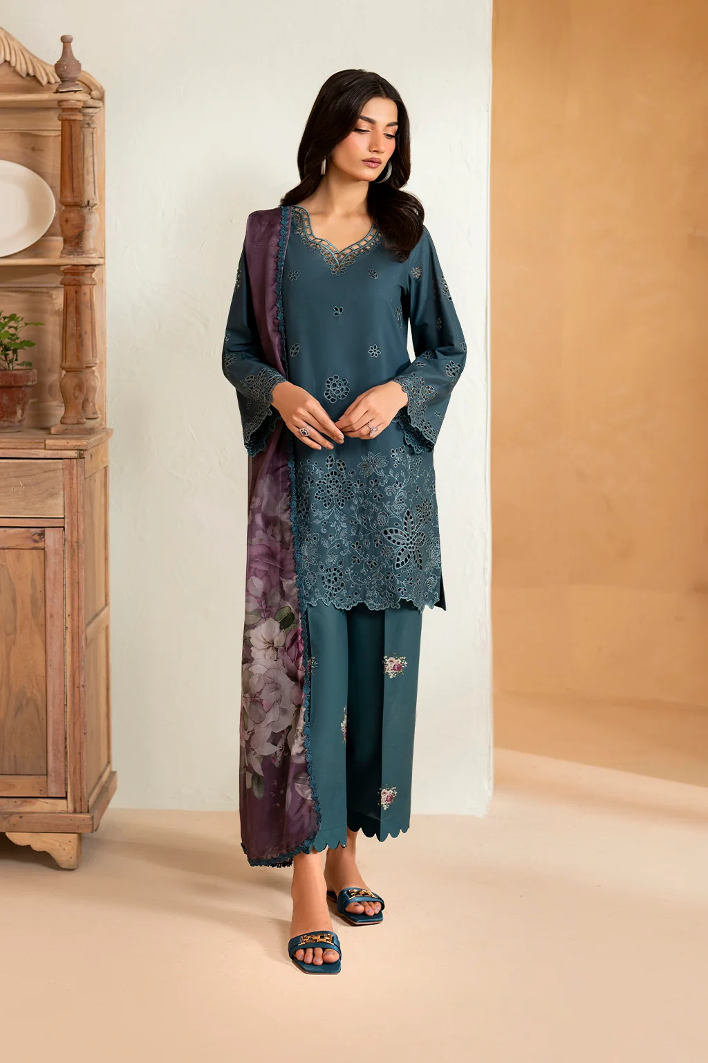 UE-474 Embroidered Lawn - Image 8