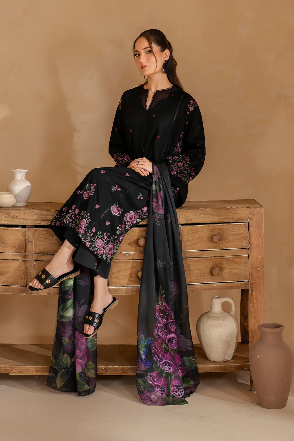 UE-477 Embroidered Lawn - Image 4