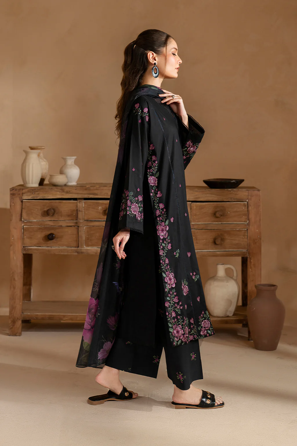 UE-477 Embroidered Lawn - Image 6