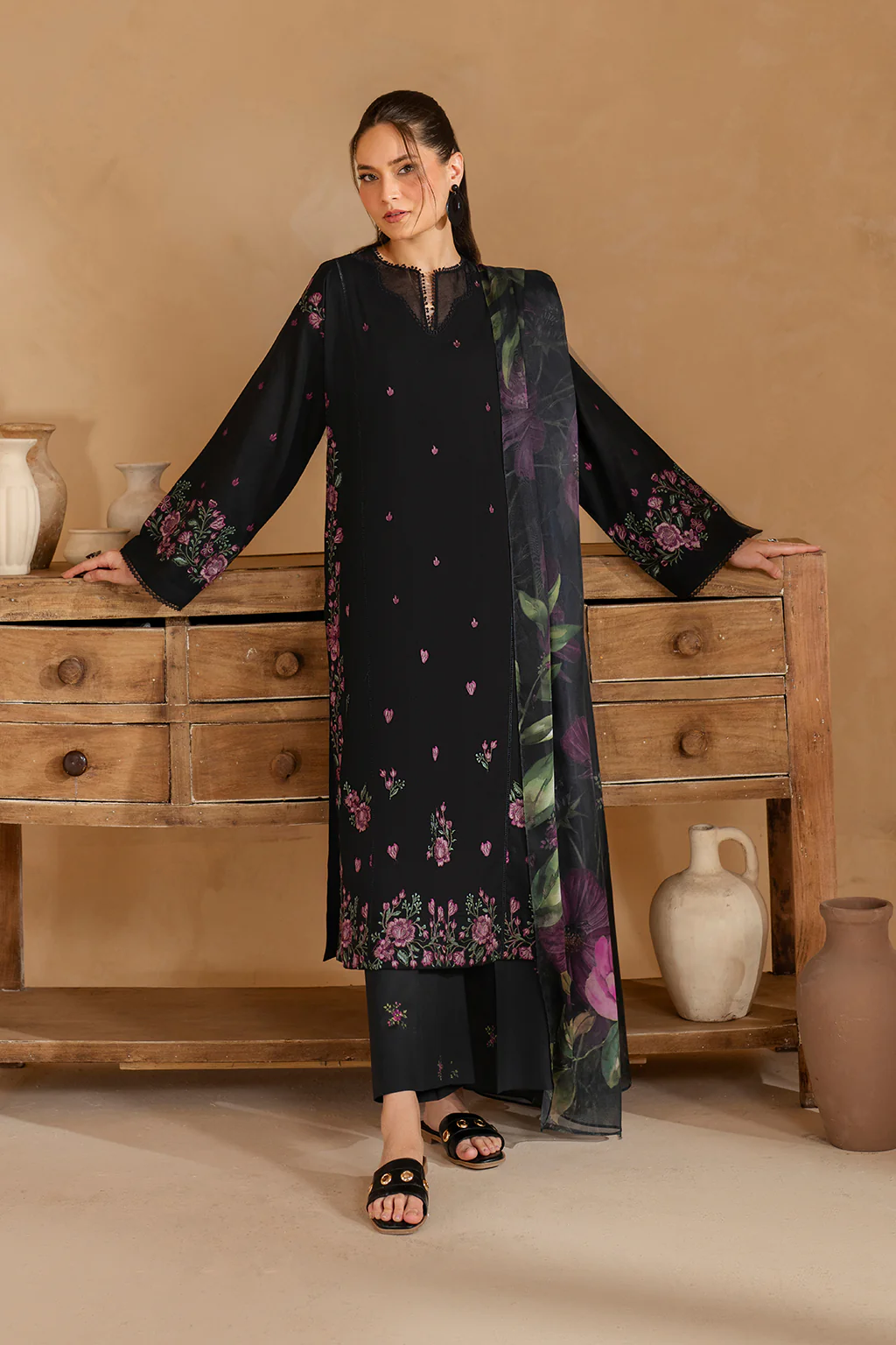 UE-477 Embroidered Lawn - Image 8
