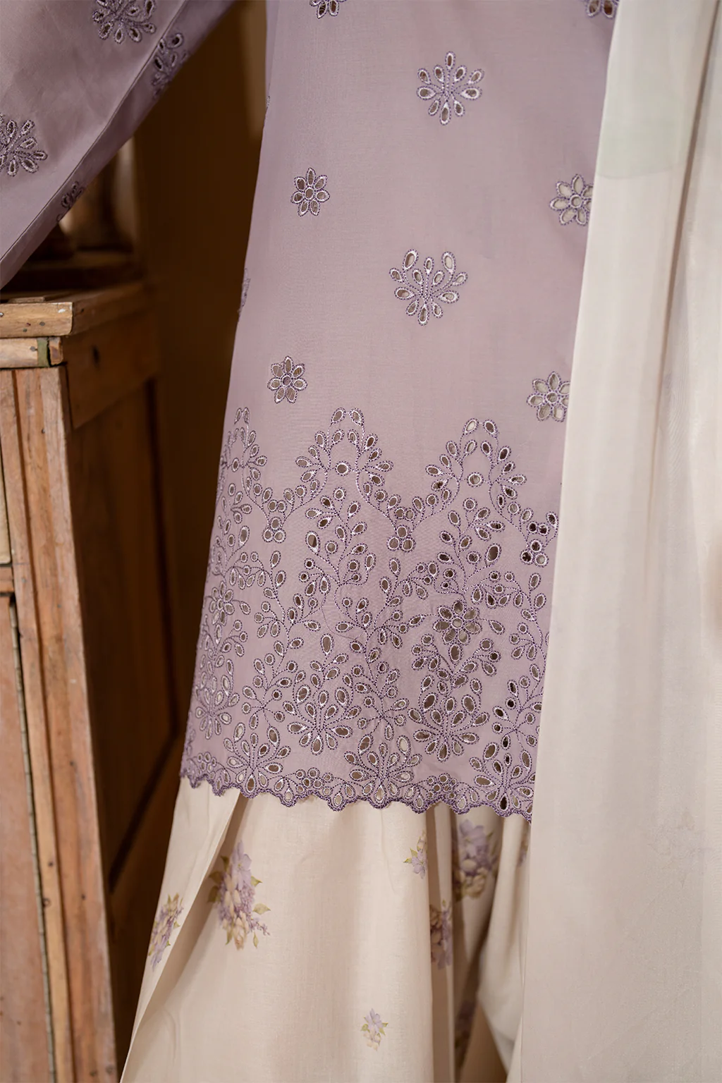 UE-478 Embroidered Lawn - Image 4