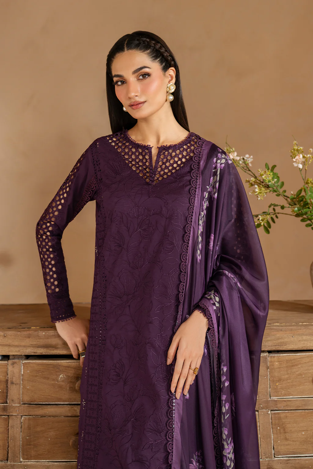 UE-481 Embroidered Lawn - Image 6
