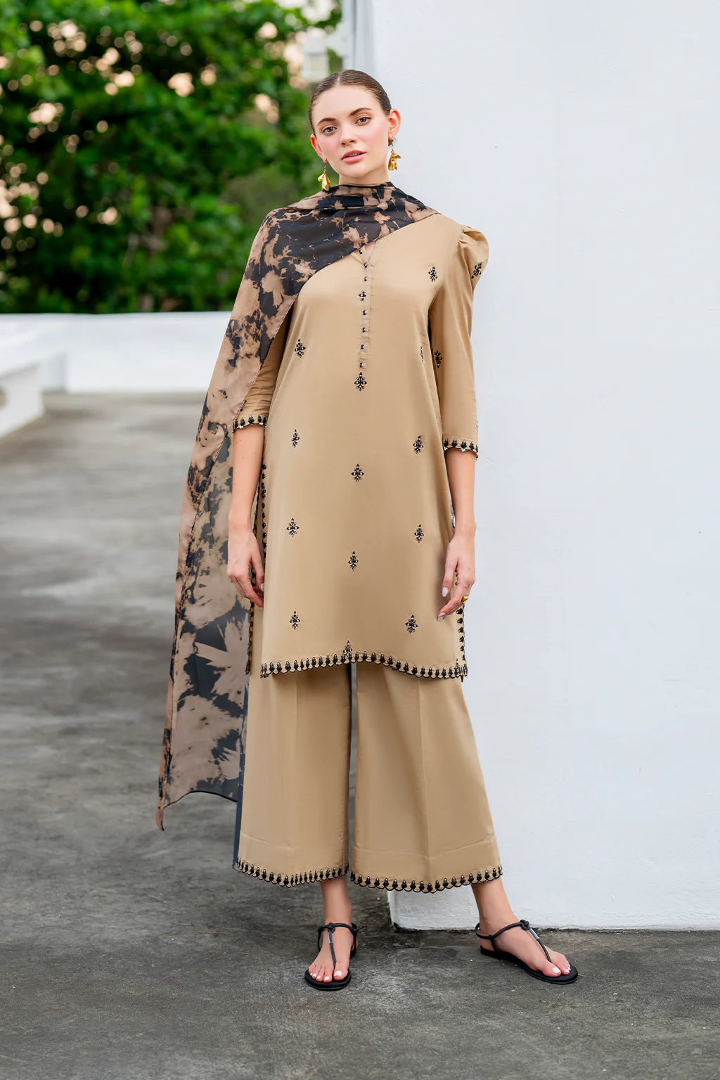 UE-483 Embroidered Lawn