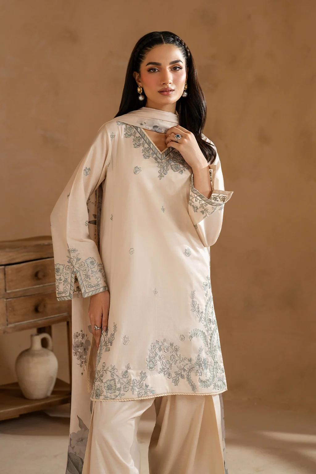 UE-485  Embroidered Lawn - Image 7