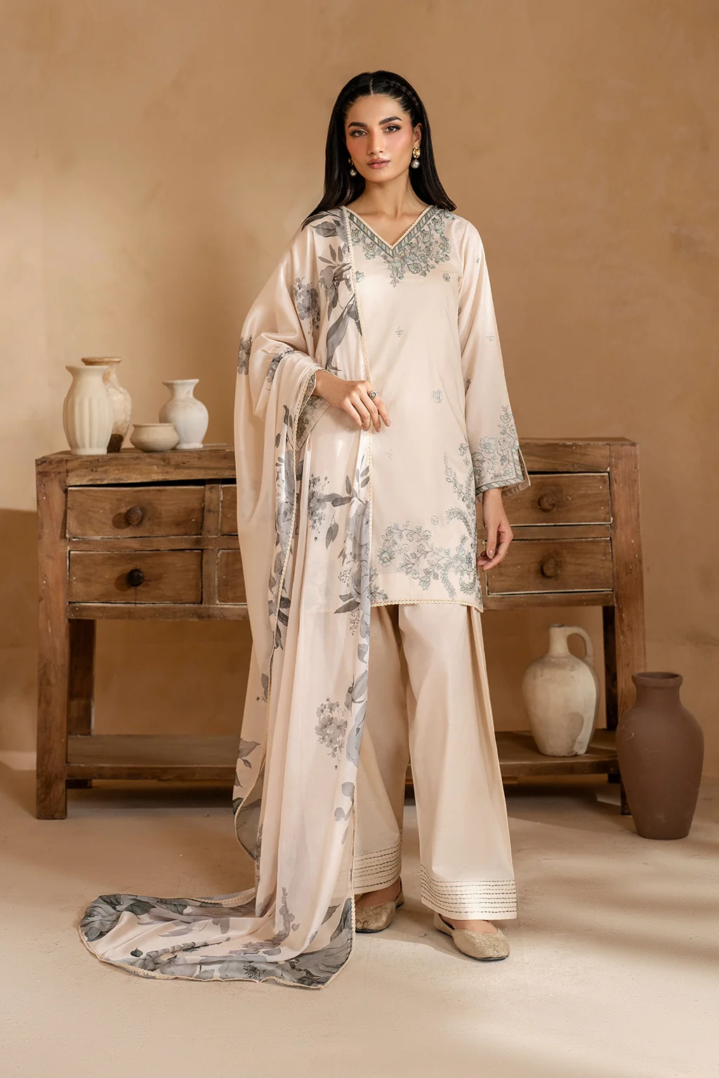 UE-485  Embroidered Lawn - Image 8