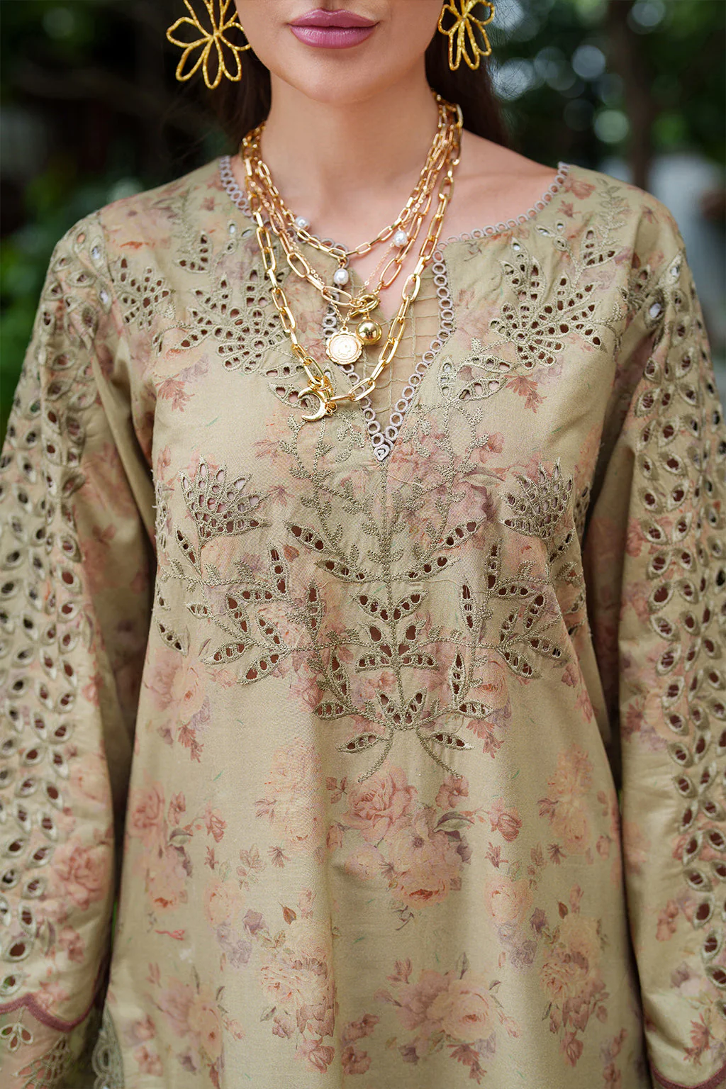 UE-502 Embroidered  Lawn - Image 4