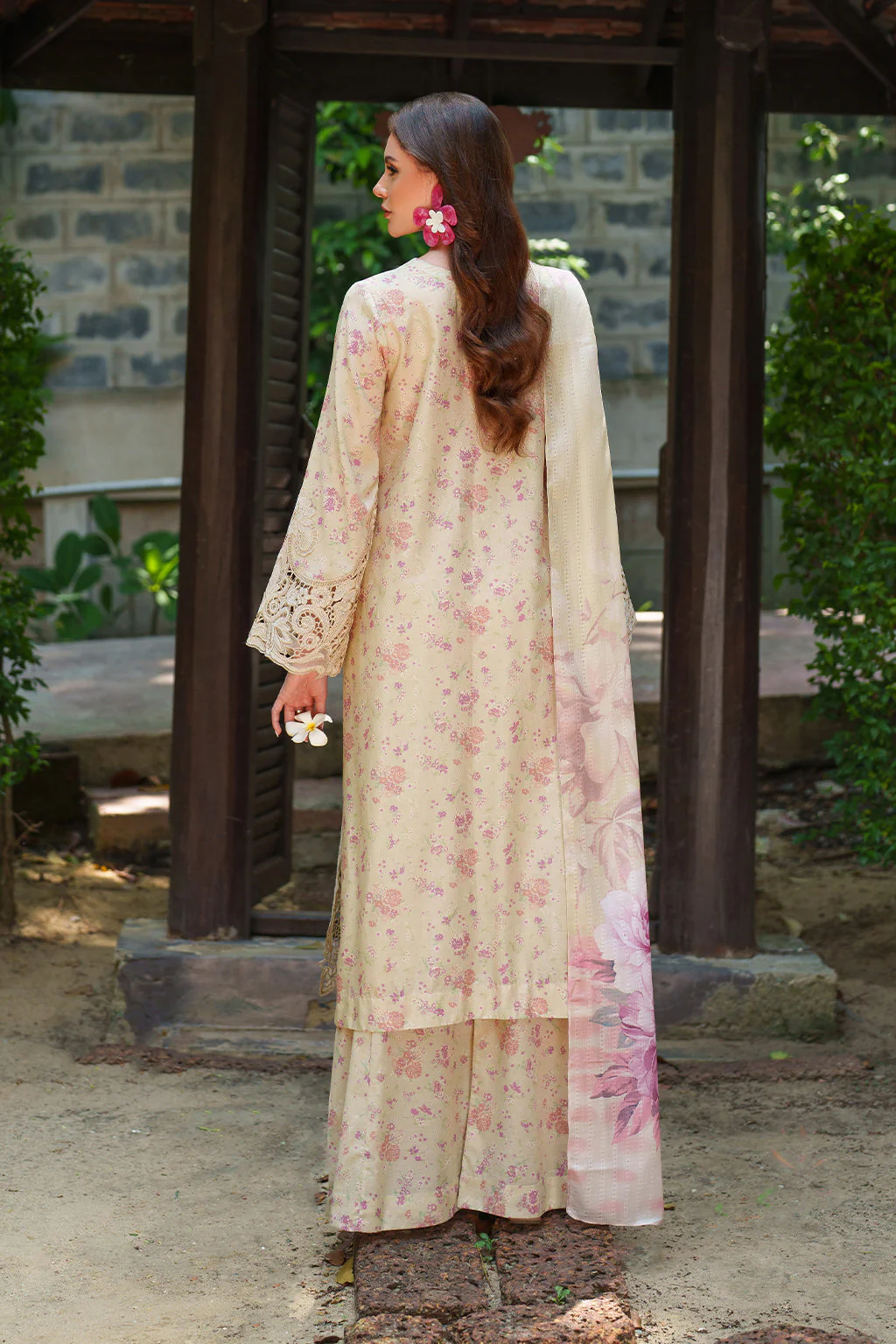 UE-503 Embroidered Lawn - Image 2