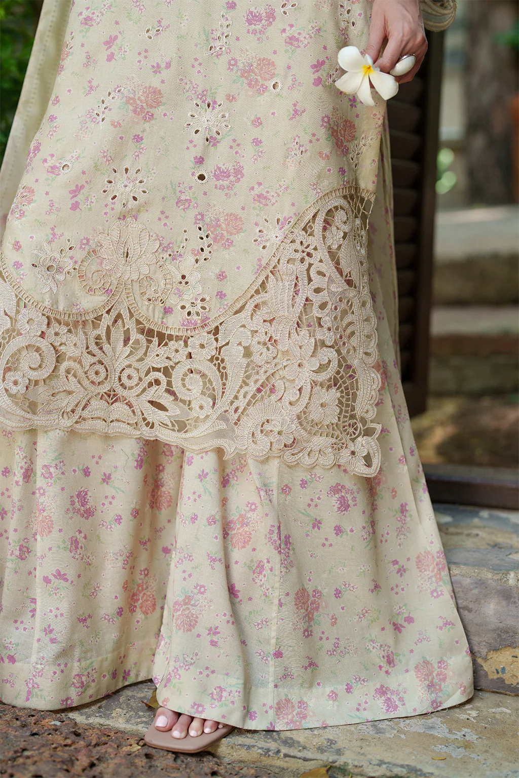 UE-503 Embroidered  Lawn - Image 5