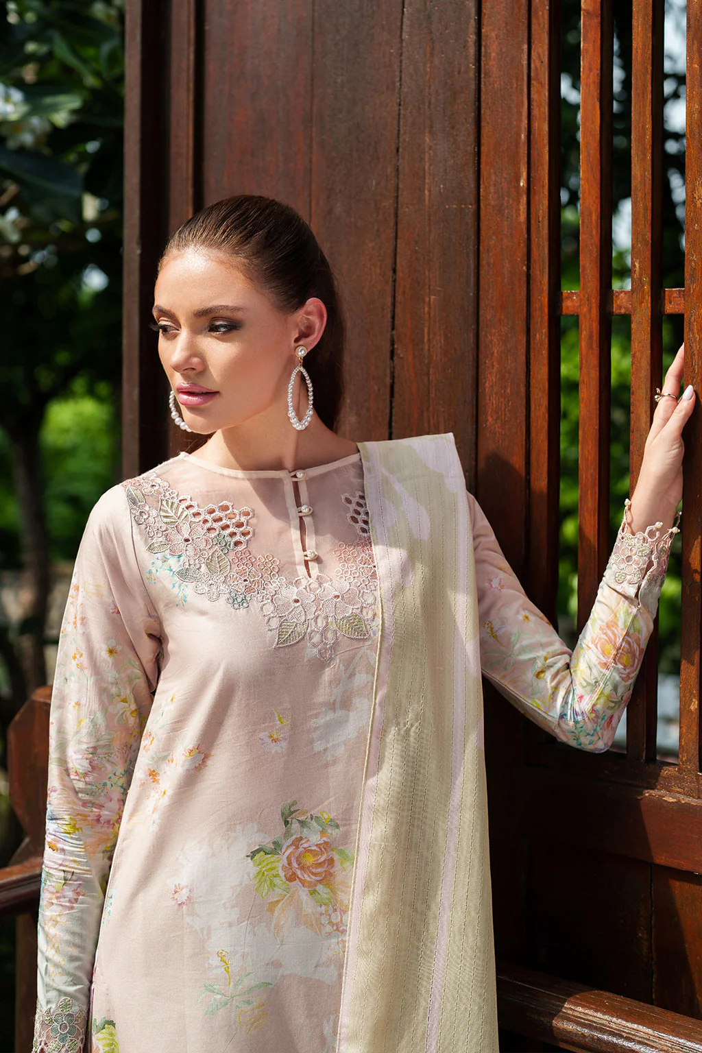 UE-506  Embroidered  Lawn - Image 4