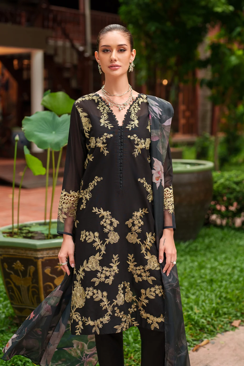 UE-512 Embroidered  Lawn - Image 3