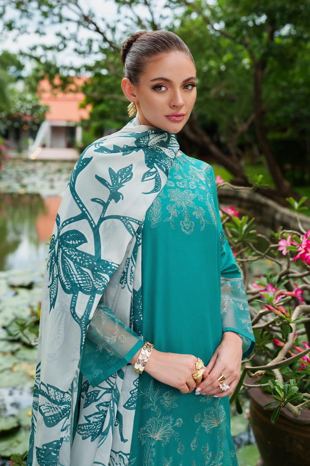UE-513 Embroidered Lawn - Image 2