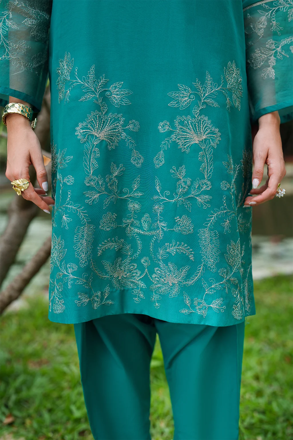 UE-513 Embroidered Lawn - Image 8