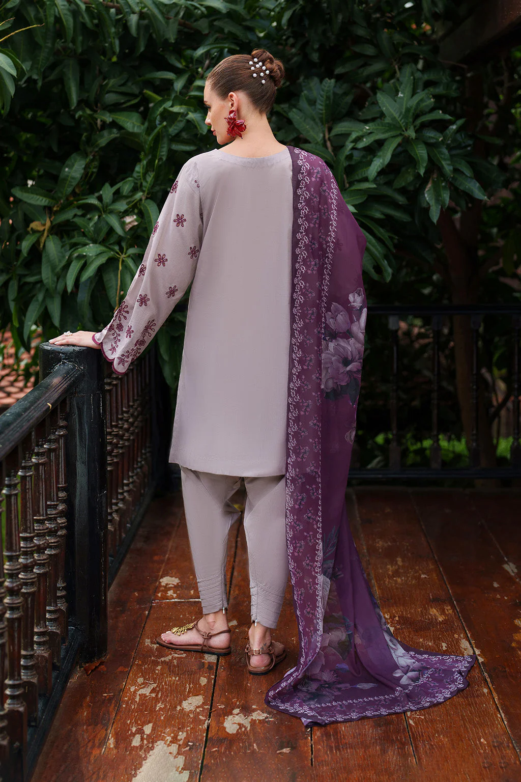 UE-514  Embroidered Lawn - Image 3