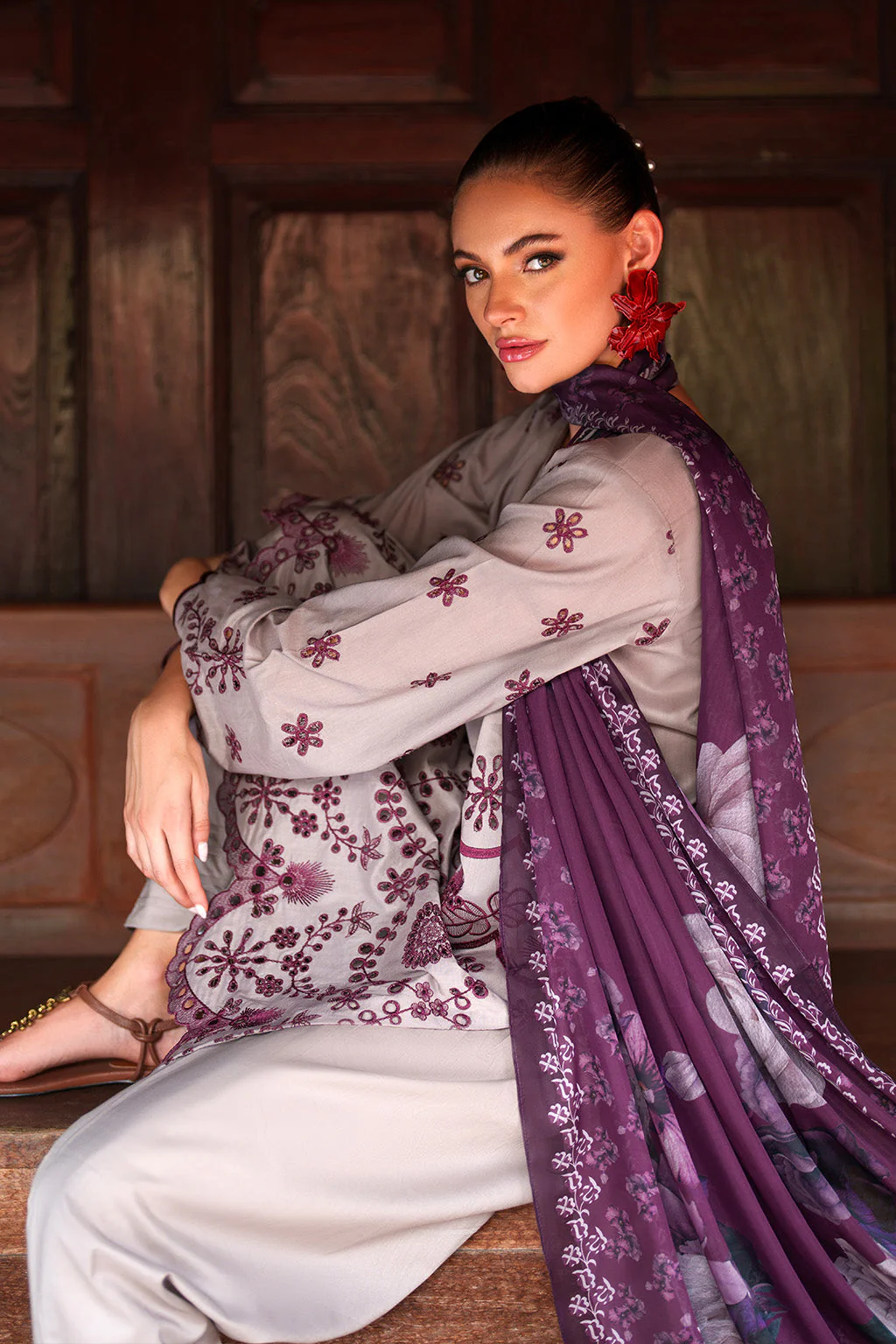 UE-514  Embroidered Lawn - Image 4
