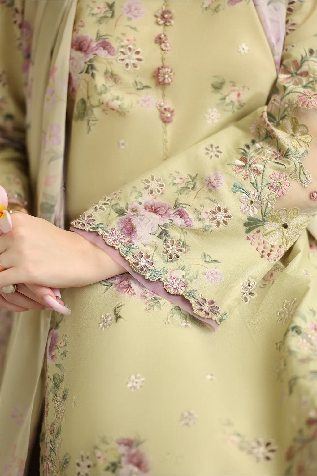 UE-523 Printed Lawn - Image 10