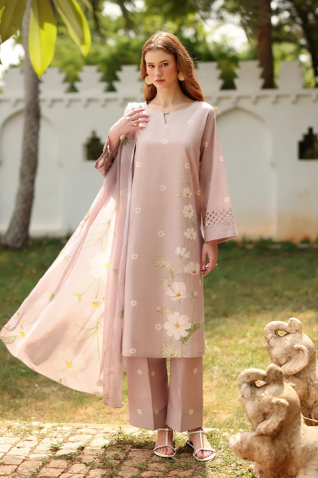 UE-529  Printed Lawn - Image 3