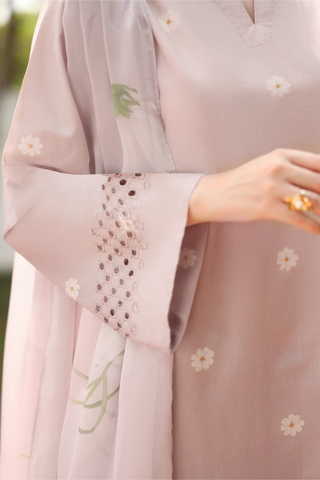 UE-529  Printed Lawn - Image 4