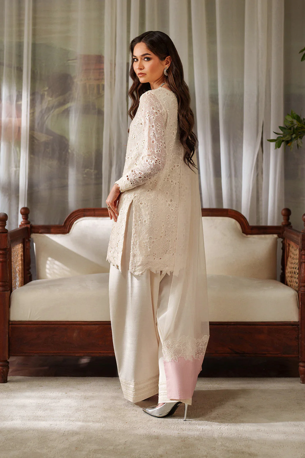 UE-532 Embroidered Chiffon - Image 3