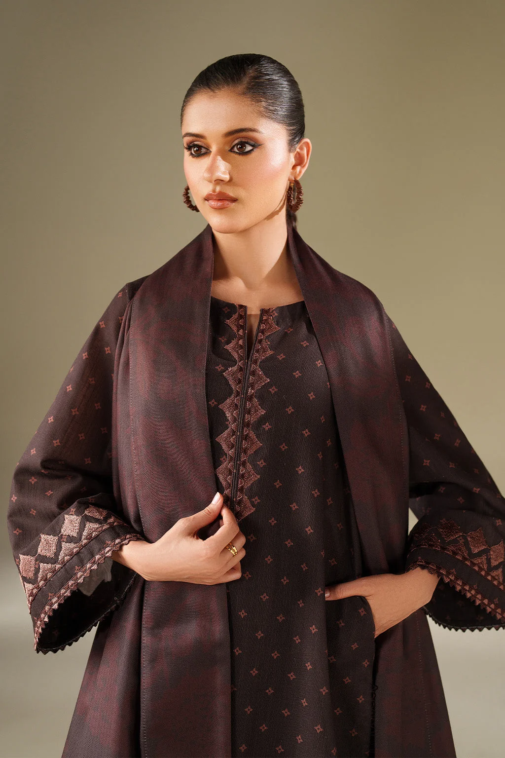 UE-559 Printed Khaddar - Image 9