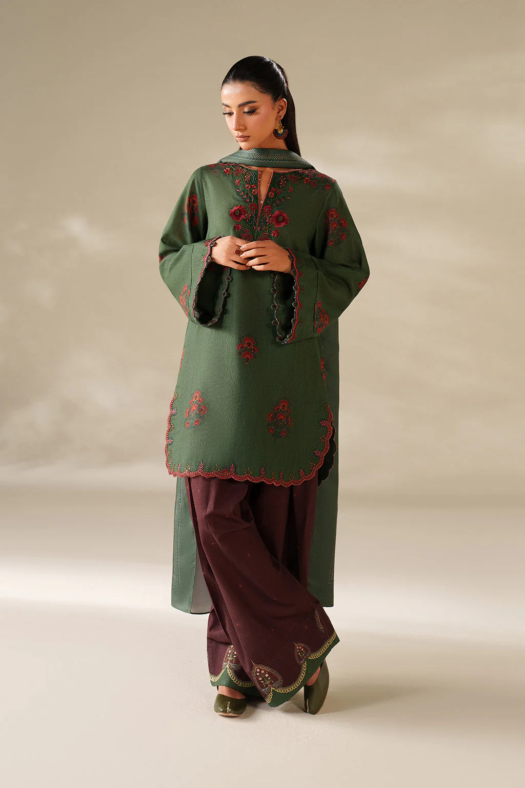 UE-561 Printed Khaddar - Image 2