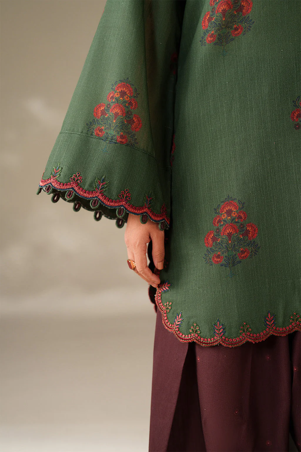UE-561 Printed Khaddar - Image 5