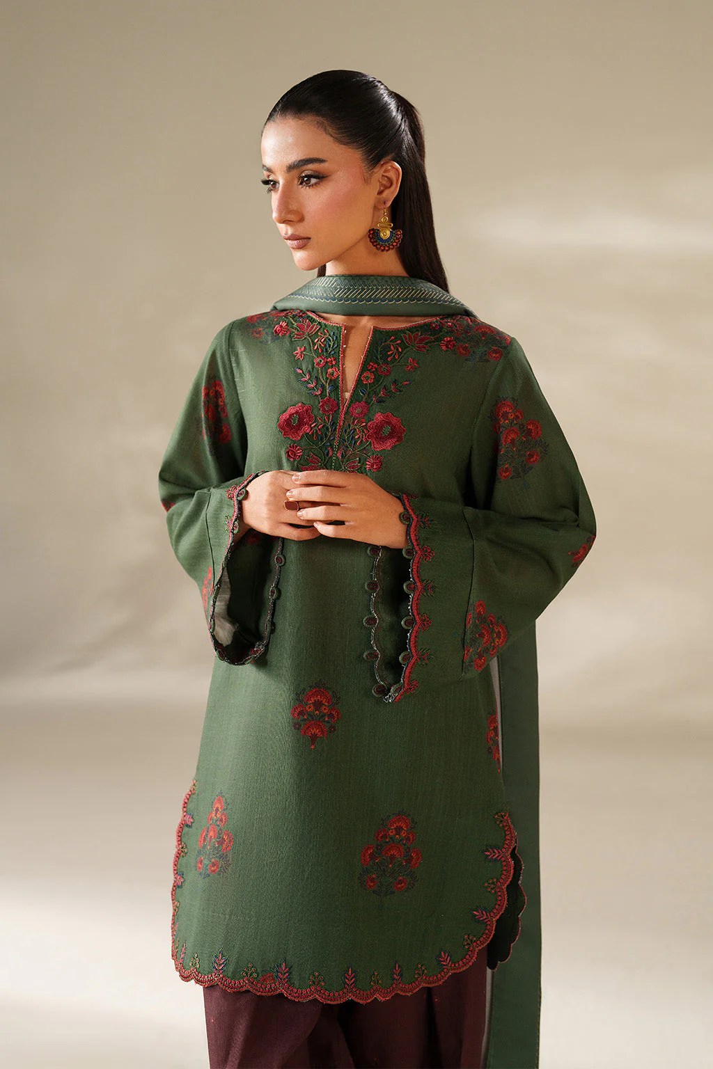 UE-561 Printed Khaddar - Image 8
