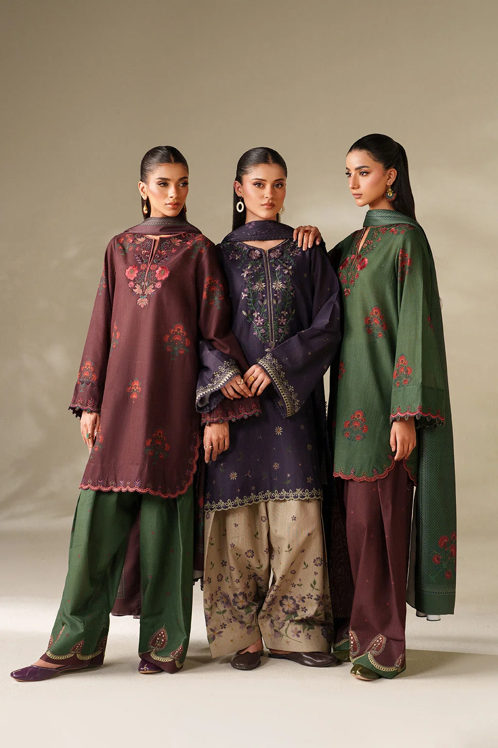 UE-562 Printed Khaddar - Image 13