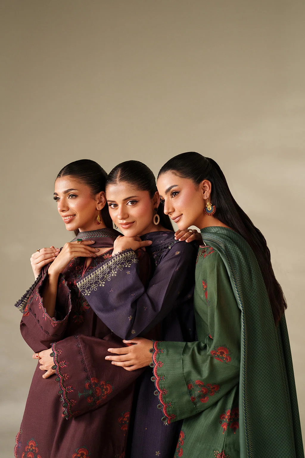 UE-562 Printed Khaddar - Image 15