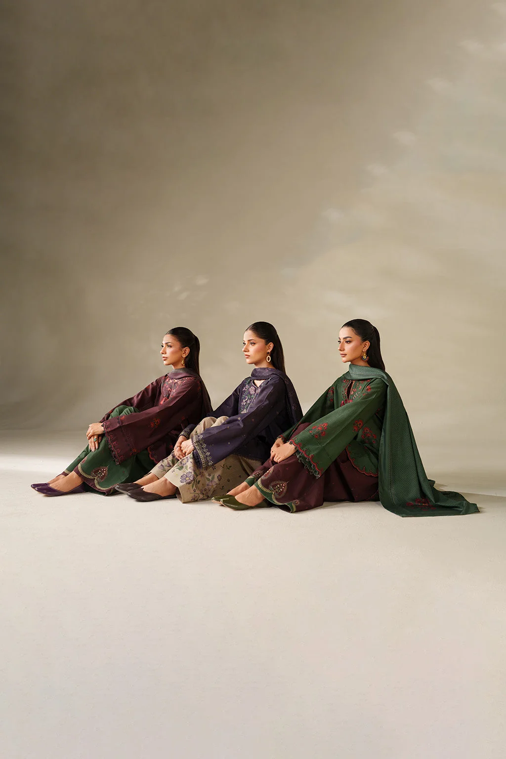 UE-562 Printed Khaddar - Image 17
