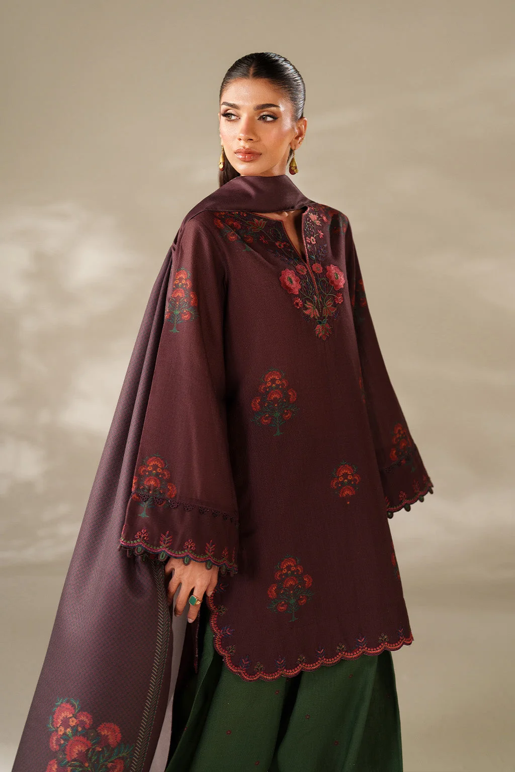UE-562 Printed Khaddar - Image 8
