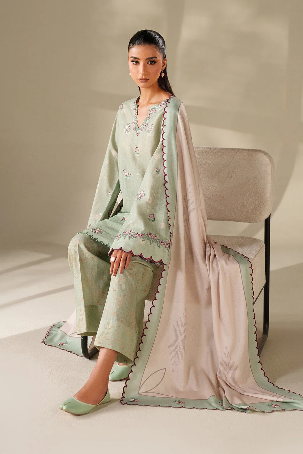 UE-563 Printed Khaddar - Image 12