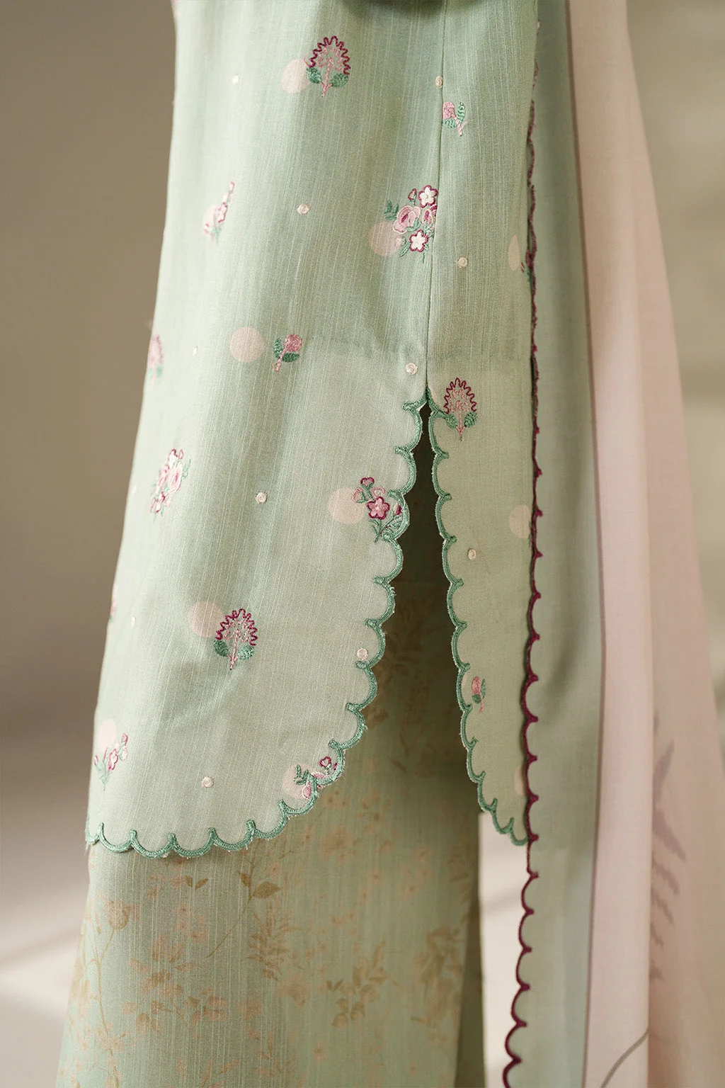 UE-563 Printed Khaddar - Image 6