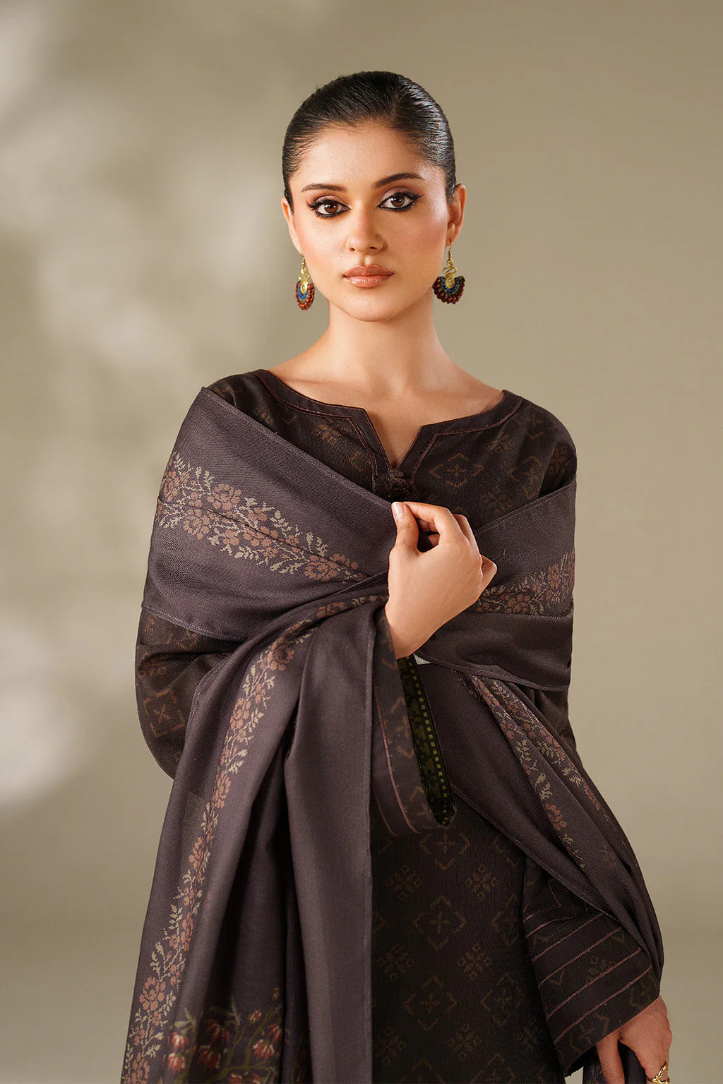UE-564 Printed Khaddar - Image 8