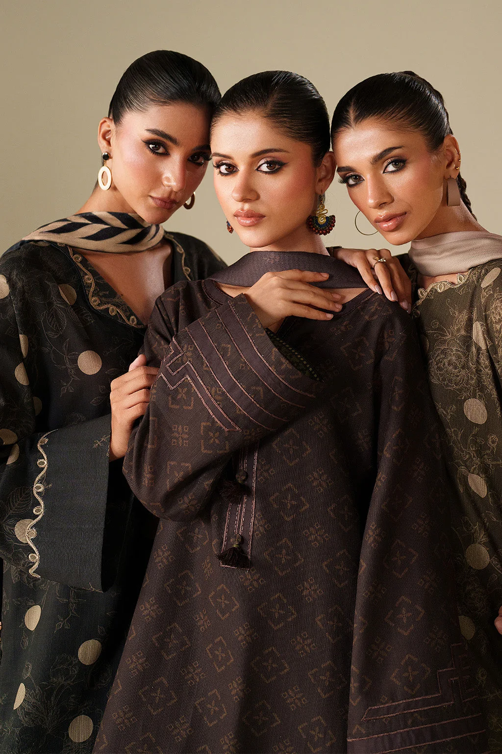 UE-565 Printed Khaddar - Image 12